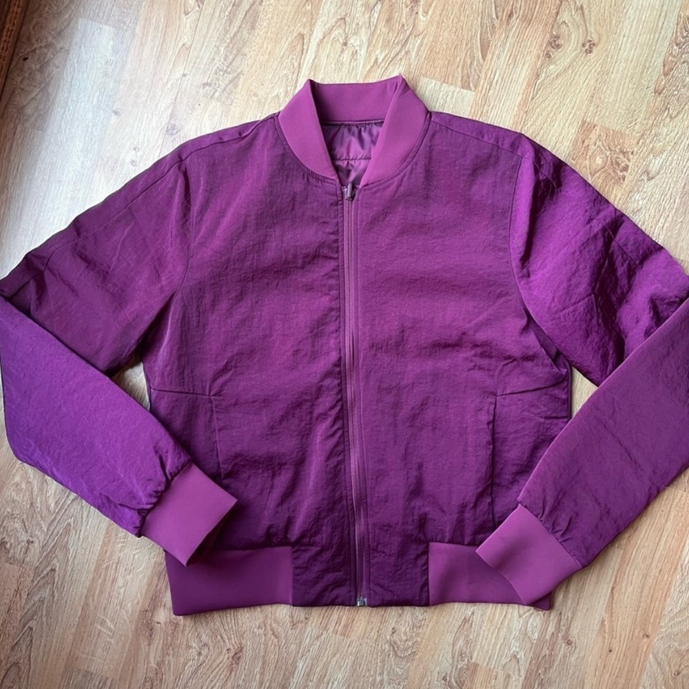 Lululemon Non-Stop Bomber Jacket Quilted
Reversible in Marvel - Women’s Size 6 - Picture 7 of 14